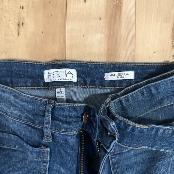 Sofia Vergara Alexa Flare Women’s Flare Jeans Size 6 SHORT worn once! - Picture 3 of 3